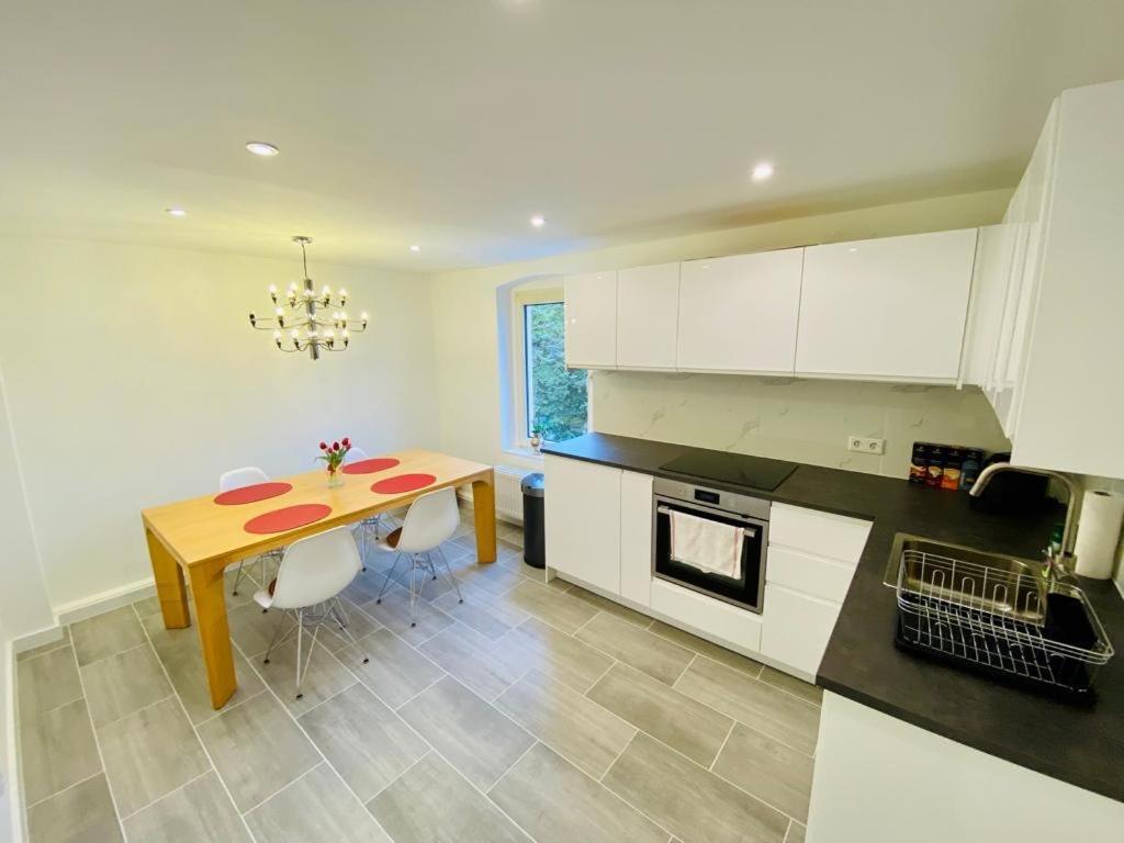 Cute Apartment - Detmold City Center - Large Kitchen, Bath, South Facing Balcony - Free Parking And Wifi Exterior photo